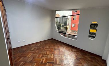 Casa de 3 Niveles de 6 Dorm. + Local Comercial - Urb. Sagitario