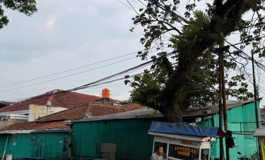 Disewa 1 Rumah + 1 Workshop Luas cocok untuk Gudang dan Konveksi 5 K. Tidur 2 K. Mandi