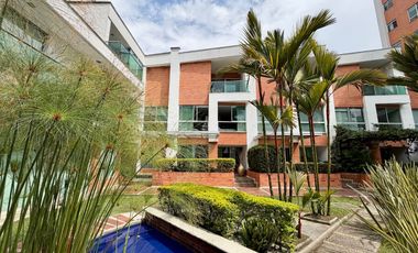 Extraordinaria casa con 202 m2, 4 Alcobas, estudio y garaje privado en Alcaravan Conjunto Cerrado. Pinares. Pereira - Colombia.