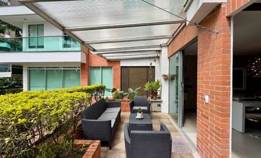 Extraordinaria casa con 202 m2, 4 Alcobas, estudio y garaje privado en Alcaravan Conjunto Cerrado. Pinares. Pereira - Colombia.