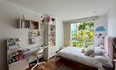 Extraordinaria casa con 202 m2, 4 Alcobas, estudio y garaje privado en Alcaravan Conjunto Cerrado. Pinares. Pereira - Colombia.