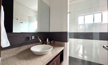 Extraordinaria casa con 202 m2, 4 Alcobas, estudio y garaje privado en Alcaravan Conjunto Cerrado. Pinares. Pereira - Colombia.