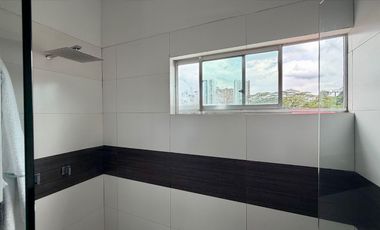 Extraordinaria casa con 202 m2, 4 Alcobas, estudio y garaje privado en Alcaravan Conjunto Cerrado. Pinares. Pereira - Colombia.