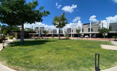 Townhouse en Renta en Privada Luana, Santa Gertrudis Copo, cerca de La Isla