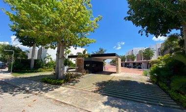 Townhouse en Renta en Privada Luana, Santa Gertrudis Copo, cerca de La Isla