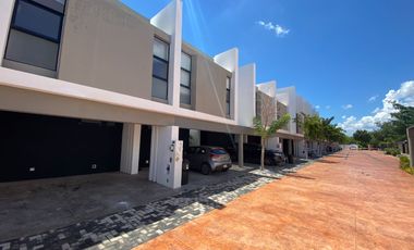 Townhouse en Renta en Privada Luana, Santa Gertrudis Copo, cerca de La Isla