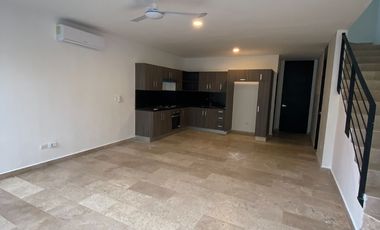 Townhouse en Renta en Privada Luana, Santa Gertrudis Copo, cerca de La Isla