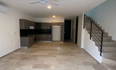 Townhouse en Renta en Privada Luana, Santa Gertrudis Copo, cerca de La Isla