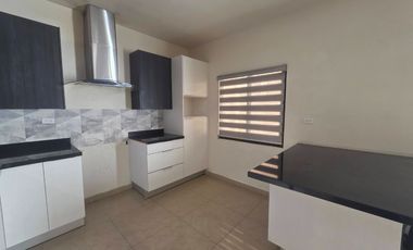 SE RENTA CASA VIENNA RESIDENCIAL CERCA PUENTE ZARAGOZA