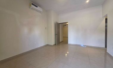 SE RENTA CASA VIENNA RESIDENCIAL CERCA PUENTE ZARAGOZA