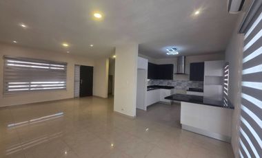 SE RENTA CASA VIENNA RESIDENCIAL CERCA PUENTE ZARAGOZA