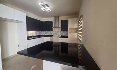 SE RENTA CASA VIENNA RESIDENCIAL CERCA PUENTE ZARAGOZA