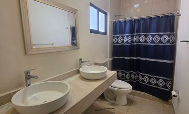 SE RENTA CASA VIENNA RESIDENCIAL CERCA PUENTE ZARAGOZA