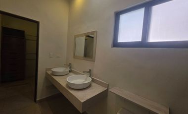 SE RENTA CASA VIENNA RESIDENCIAL CERCA PUENTE ZARAGOZA