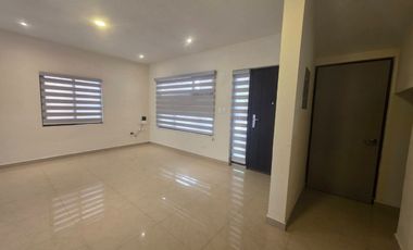 SE RENTA CASA VIENNA RESIDENCIAL CERCA PUENTE ZARAGOZA