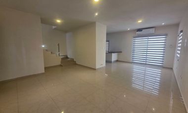SE RENTA CASA VIENNA RESIDENCIAL CERCA PUENTE ZARAGOZA