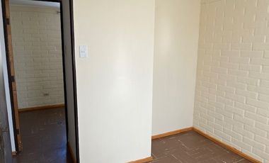 MAIPÚ, CASA EN PASAJE CERRADO, 2 DORM. 1 BAÑO, 1 EST., JARDIN. PRÓXIMA A FUTURA ESTACIÓN DE TREN MELIPILLA - ESTACIÓN CENTRAL.
