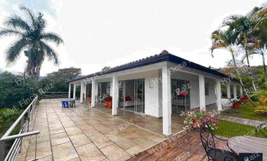 Venta de casa campestre en Condominio, en La Mesa Cundinamarca