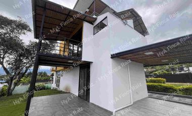 Venta de casa campestre en unidad cerrada en La Mesa Cundinamarca
