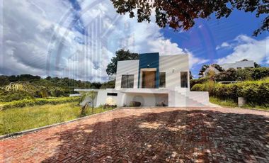 Venta de casa campestre en Condominio en La Mesa Cundinamarca