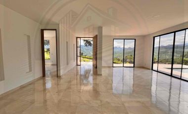 Venta de casa campestre en Condominio en La Mesa Cundinamarca