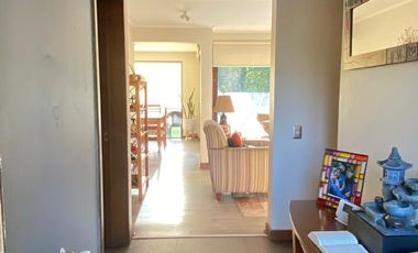 CHAMISERO: AMPLIA CASA CON ORIENTACIÓN NORPONIENTE & FAMILY ROOM | UF 45