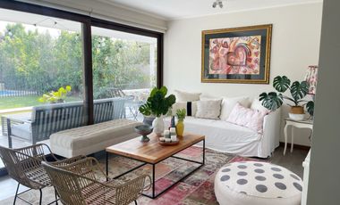 CHAMISERO: AMPLIA CASA CON ORIENTACIÓN NORPONIENTE & FAMILY ROOM | UF 45