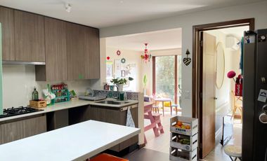 CHAMISERO: AMPLIA CASA CON ORIENTACIÓN NORPONIENTE & FAMILY ROOM | UF 45