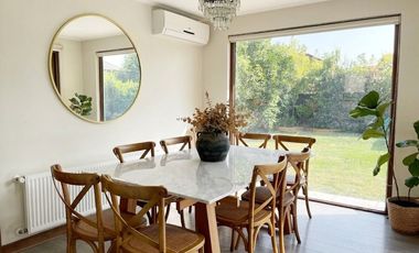 CHAMISERO: AMPLIA CASA CON ORIENTACIÓN NORPONIENTE & FAMILY ROOM | UF 45