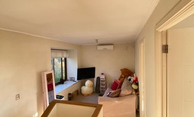 CHAMISERO: AMPLIA CASA CON ORIENTACIÓN NORPONIENTE & FAMILY ROOM | UF 45