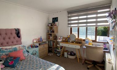 CHAMISERO: AMPLIA CASA CON ORIENTACIÓN NORPONIENTE & FAMILY ROOM | UF 45