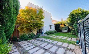 CHAMISERO: AMPLIA CASA CON ORIENTACIÓN NORPONIENTE & FAMILY ROOM | UF 45