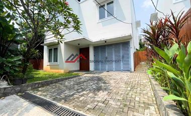 Disewa Rumah bagus private pool dalam town house di kemang jakarta selatan