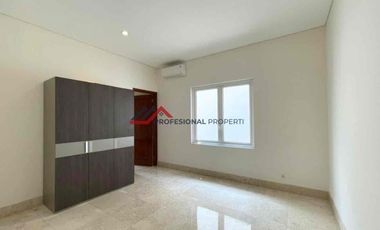 Disewa Rumah bagus private pool dalam town house di kemang jakarta selatan