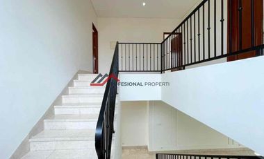 Disewa Rumah bagus private pool dalam town house di kemang jakarta selatan