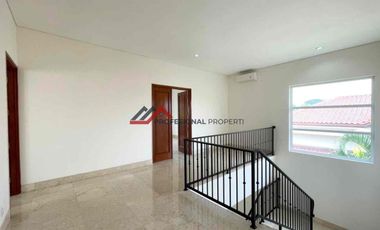 Disewa Rumah bagus private pool dalam town house di kemang jakarta selatan