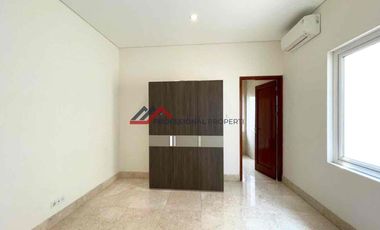 Disewa Rumah bagus private pool dalam town house di kemang jakarta selatan