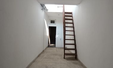 DIJUAL RUMAH BAGUS MINIMALIS 3 LANTAI VIEW TAMAN HADAP TENGGARA DI TAMAN PALEM LESTARI
