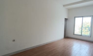 DIJUAL RUMAH BAGUS MINIMALIS 3 LANTAI VIEW TAMAN HADAP TENGGARA DI TAMAN PALEM LESTARI