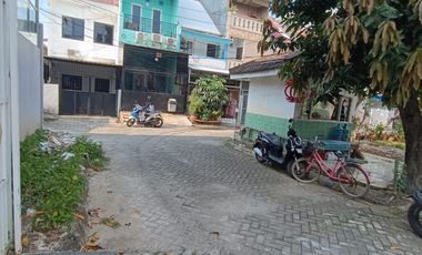 DIJUAL RUMAH BAGUS MINIMALIS 3 LANTAI VIEW TAMAN HADAP TENGGARA DI TAMAN PALEM LESTARI