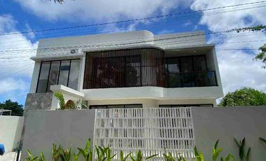Di Jual Vila Baru siap huni SHM 3 bedroom dekat pantai Melasti Jimbaran