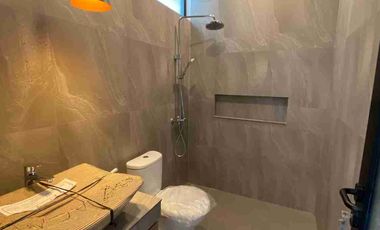Di Jual Vila Baru Modern Tropical 2 lantai dekat pantai Melasti Jimbaran