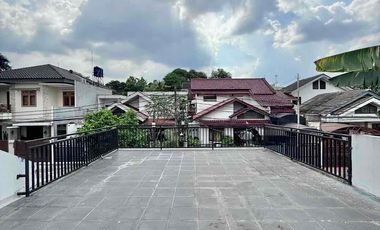 Rumah Dijual Cinere Depok 2 Lantai Full Furnish LT 267m², 4+1 KT, Lingkungan Asri