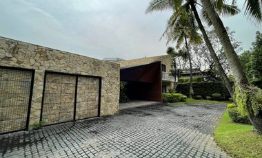 House Mediterranean Design  with Pool For Rent Dasmariñas Village Makati