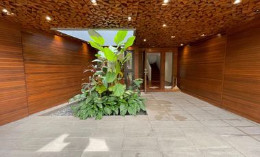 House Mediterranean Design  with Pool For Rent Dasmariñas Village Makati