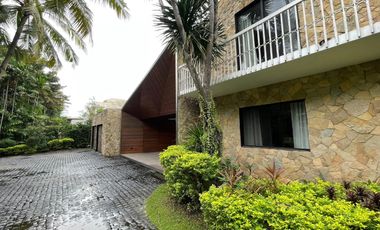 House Mediterranean Design  with Pool For Rent Dasmariñas Village Makati