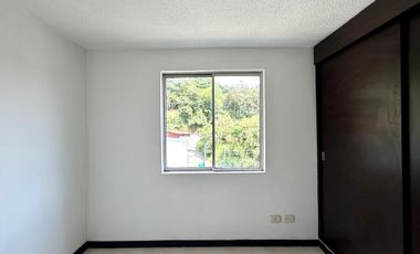 Magnífico apartamento en San Simon con 3 alcobas, 2 baños y parqueadero cubierto. El Pablado. Pereira.