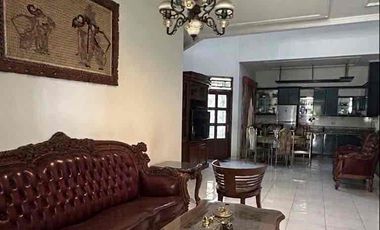 DIJUAL RUMAH MEWAH MURAH BANGET DEPAN TAMAN — CENGKARENG