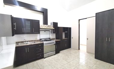CASA EN VENTA  Contry Abajo con Depa independiente en segundo píso