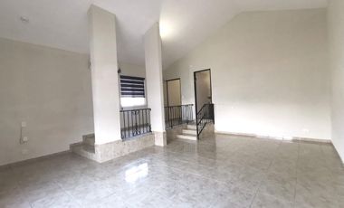 CASA EN VENTA  Contry Abajo con Depa independiente en segundo píso